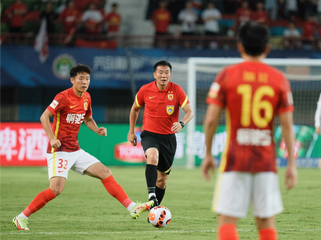 黎兵谈战铜梁龙：球队应以我为主，展现自身技战术特色